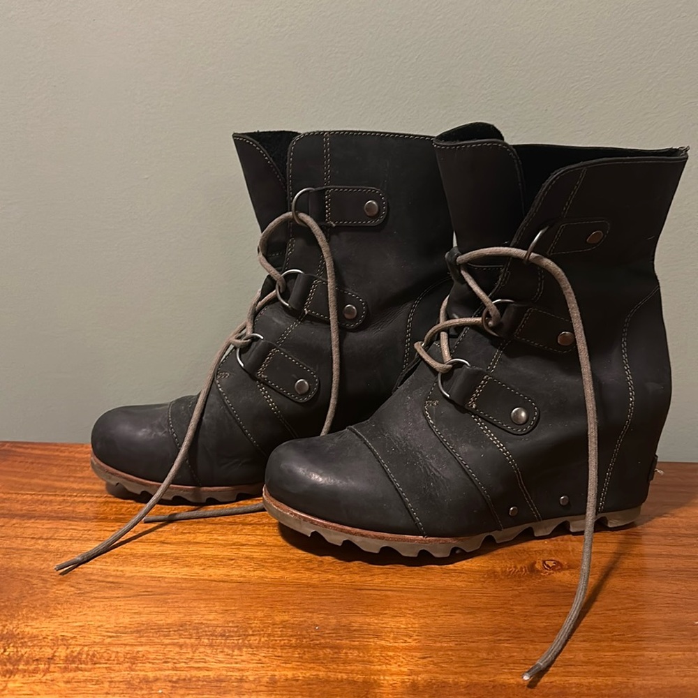 Heeled sorel boots